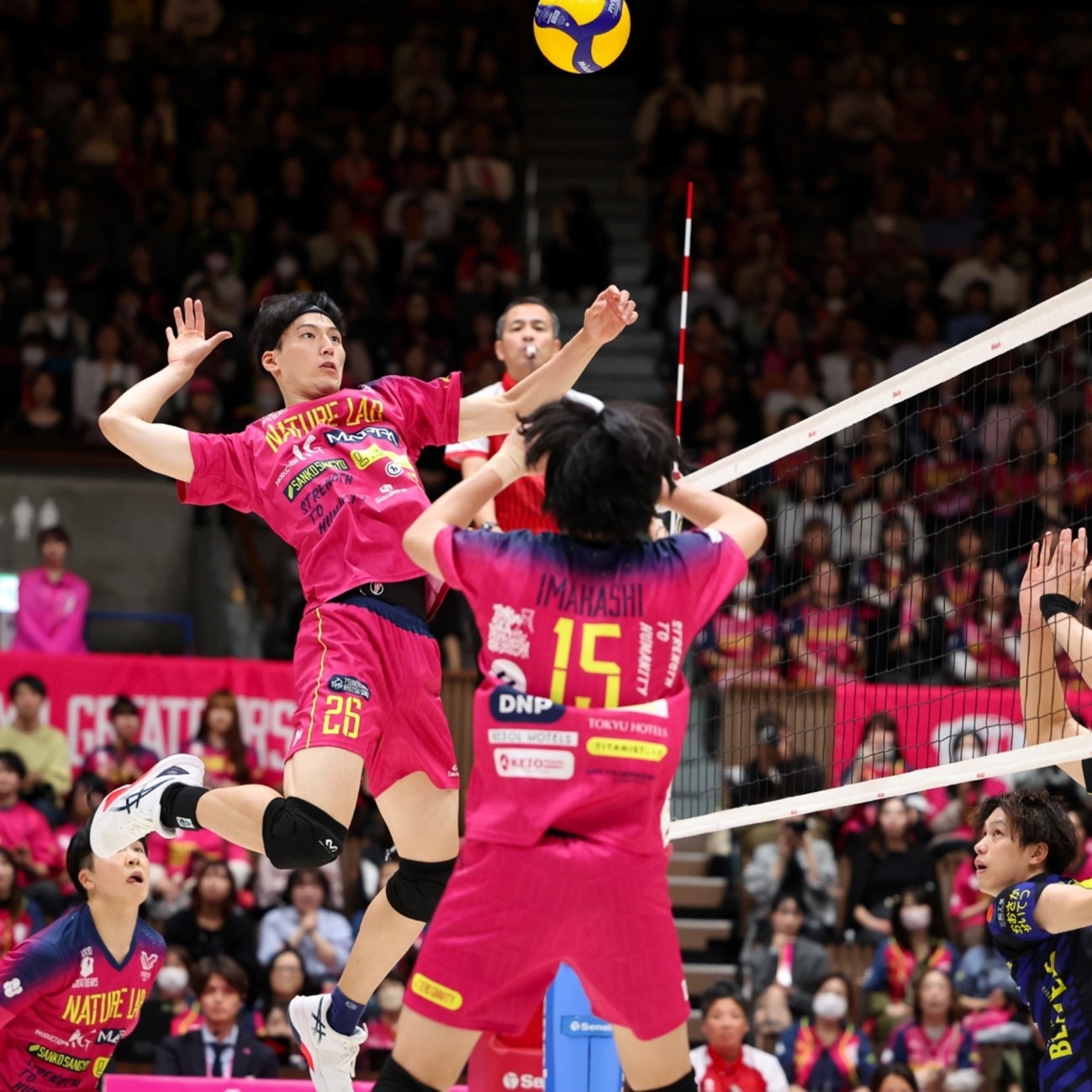 凯琼斯都这样打球了，和唐斯互飙三分！